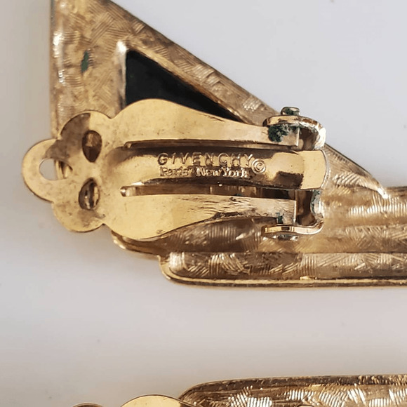 VTG Givenchy Triangle Clip On Earrings Gold Plate with‎ Black Enamel Signed - Picture 5 of 6